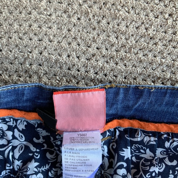 Jeans , with great patch work , size 6 - Picture 7 of 8